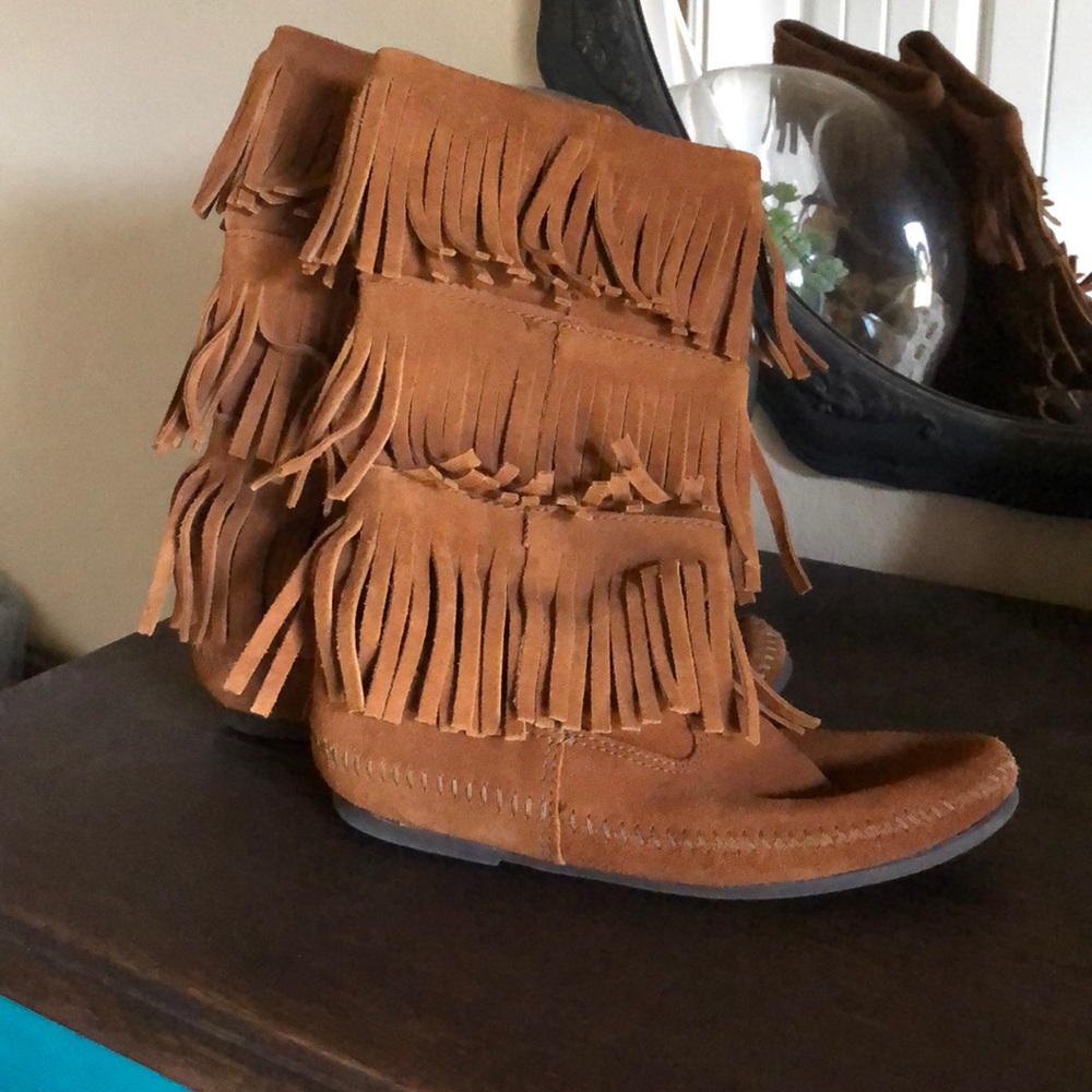 Minnetonka leather fringe boots - size 9